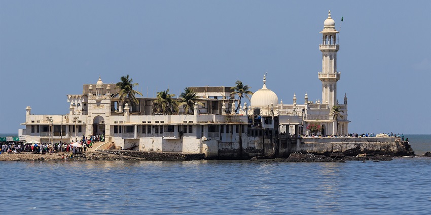 An image of the iconic Haji Ali Dargah mosque surrounded by the Arabian Sea.