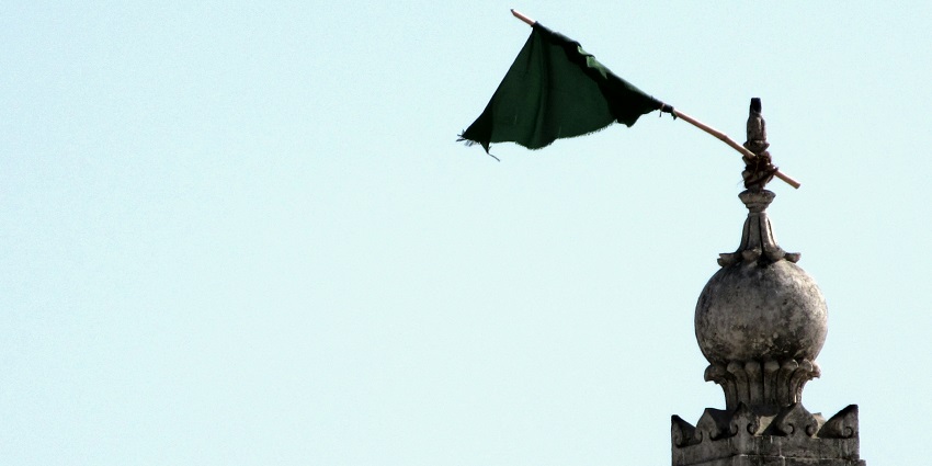 Haji Ali Dargah, a beautiful mosque in Mumbai, a famous spiritual marvel of the region.