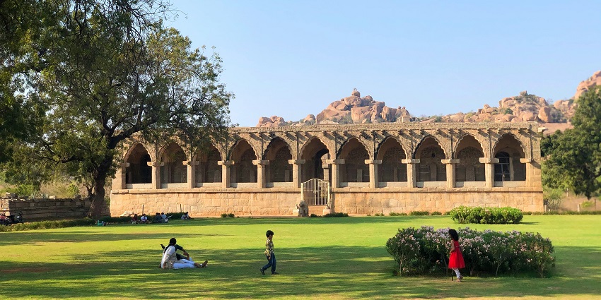 Hampi's stone chariot, adorned with sculptures, symbolises rich heritage amid ruins.