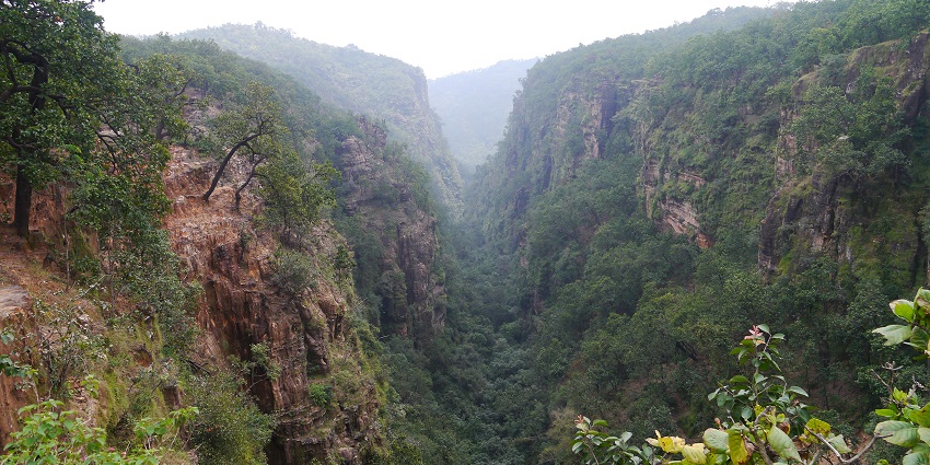 An image view of Handi Khoh, which is among the best places to visit near Pachmarhi.