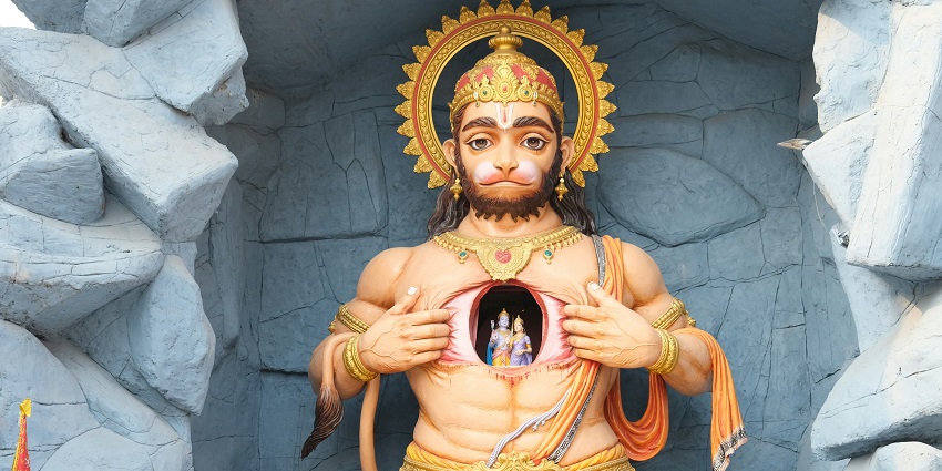 An image of Hanuman Mandir which is one of the places to visit near Kurukshetra, Haryana.