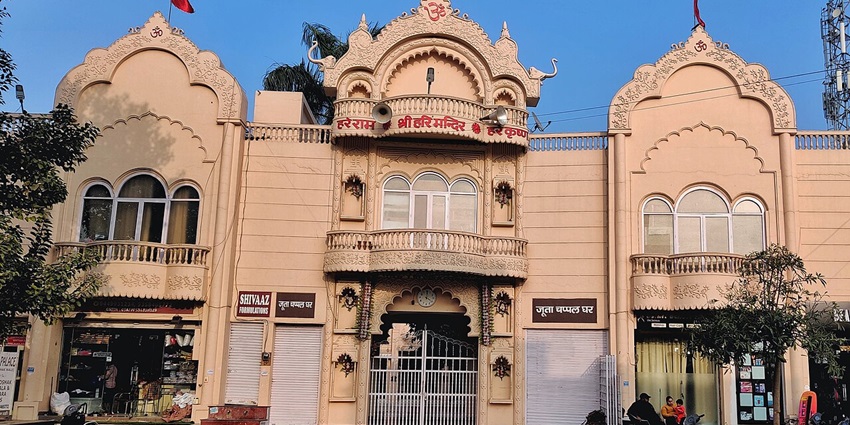 Hari Mandir is a revered spiritual destination attracting a lot of visitors every day.