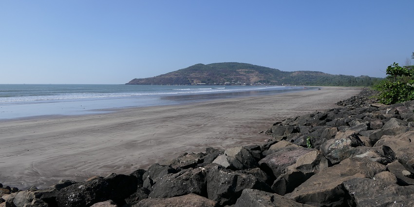 A scenic view of Harihareshwar Beach, a popular tourist attraction near Mahabaleshwar