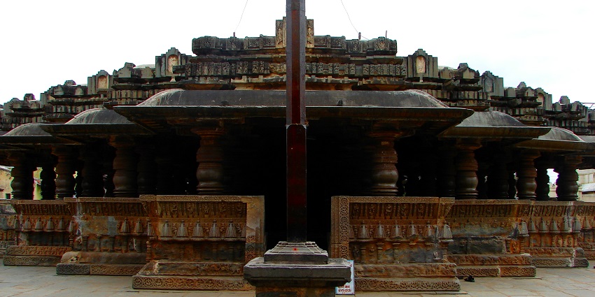 A glimpse of the historic Harihareshwar Temple, a spiritual place in Maharashtra.