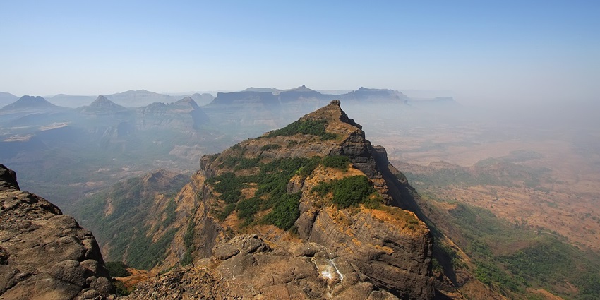 Hill forts in Maharashtra include Harishchandragad Fort with astonishing vistas.
