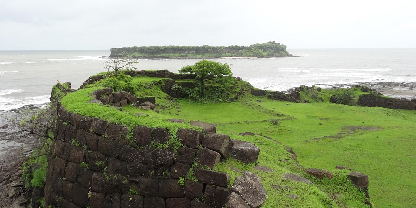 A view of Harnai Fort near the coast with greenery, one of the famous places near Panhalekaji Caves.