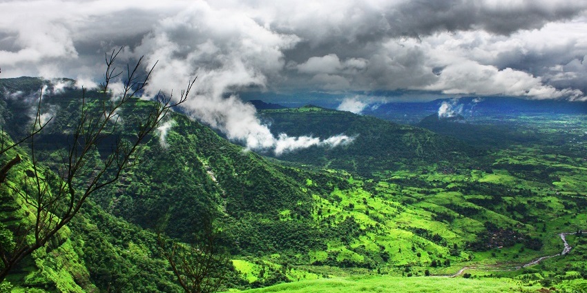A view from the Hart Point, one of the best places to visit in Matheran, Maharashtra.