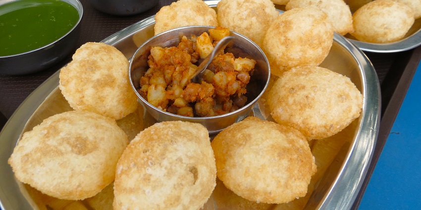 Delicious chaat at Vig Refreshments, a must-try as the best things to do in Chembur.