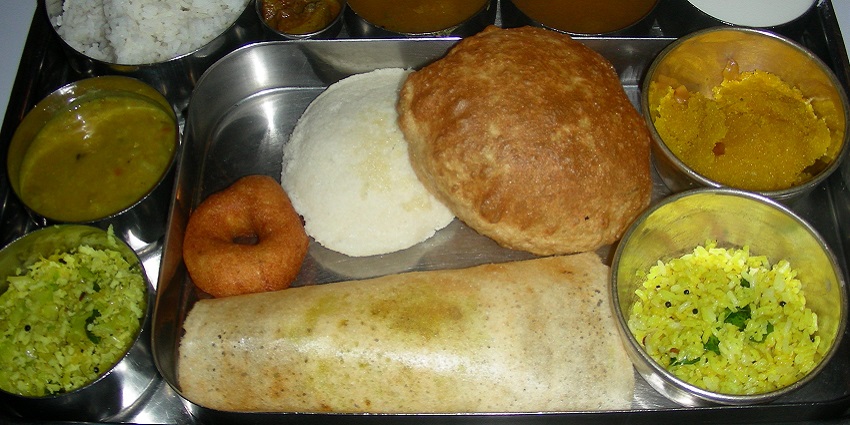 Delicious lunch spread at Singh Saab or Mani Lunch House, highlighting Chembur's cuisine.