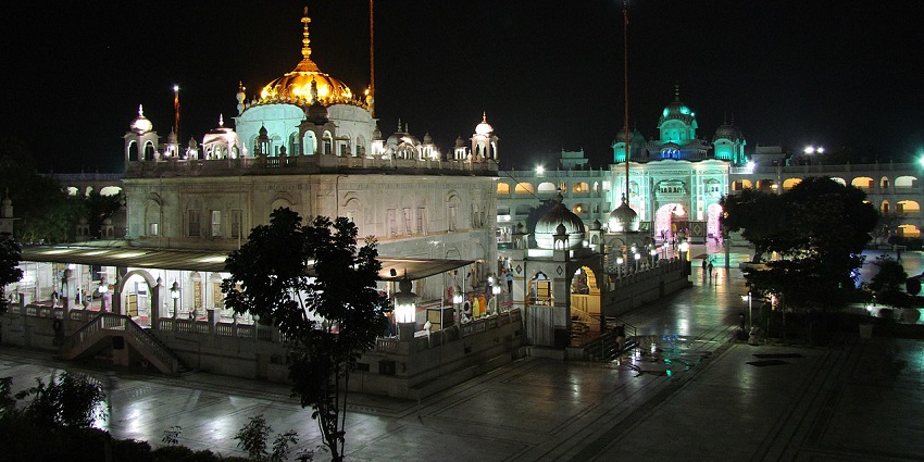 A beautiful view of Gurudwara Shri Sachkhand Hazur Sahib, one of the famous places near Nanded Fort.