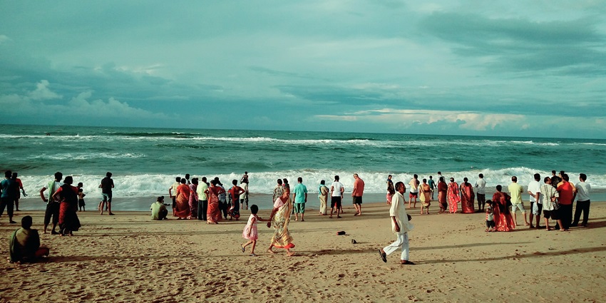 People enjoying scenic ocean views of the the great Indian beach