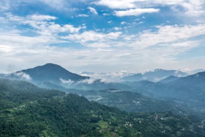 A picture of a lush green mountain near Hosur with numerous mountains in the background