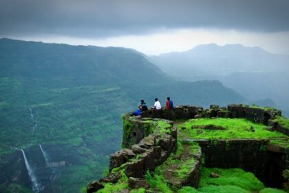 Hop on an exhilarating excursion near this sprawling city of Maharashtra state.