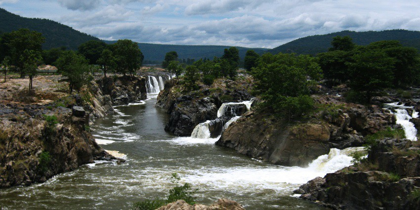 Mineral-Rich water of Hogenakkal Waterfall for every traveller to visit and explore.