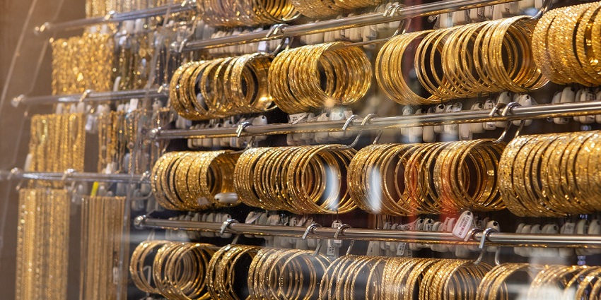 Experience the best jewellery shopping in Hong Kong Lane, situated in Pune, Maharahstra.