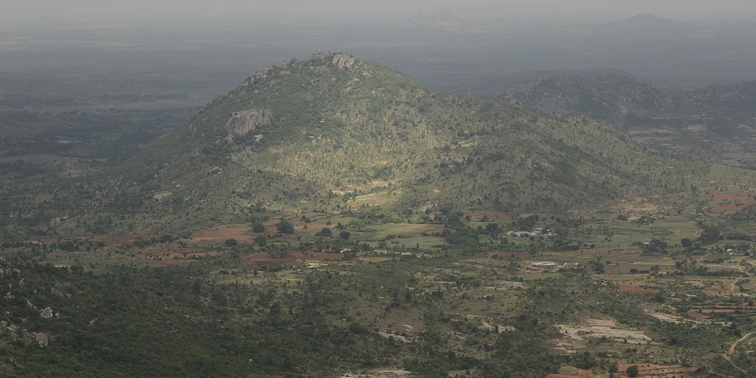 A picture of Horsley Hills with lush greenery and cool misty weather of this hill station.