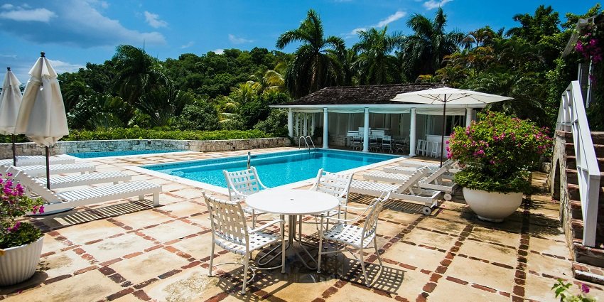 Hotel Gwalior is one of the famous spots for hosting a pool party in Gwalior