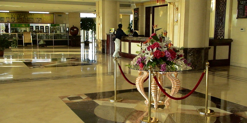 Hotel Jalsa Retreat featuring spacious rooms and recreational facilities.