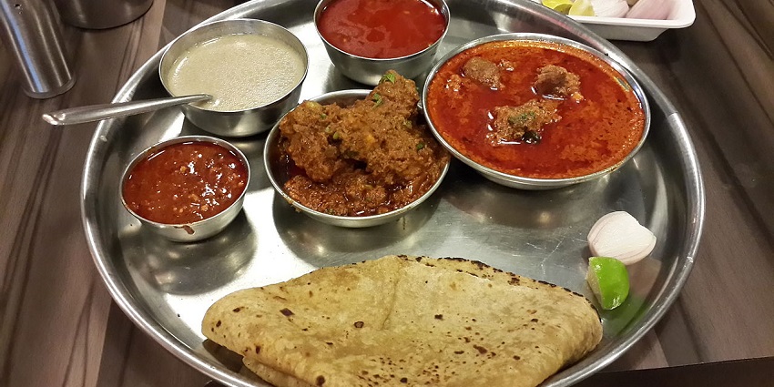Tambda Pandhara, a typical Kolhapuri delicacy served with red curry and chicken fry.