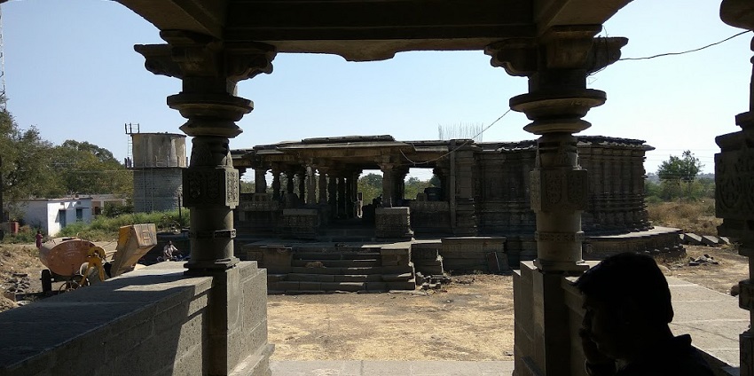 Hottal Temple features intricate architecture and is a tourist attraction near Kandhar Fort