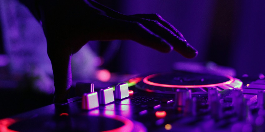 DJ energizing the lively crowd with captivating live music at one of the best party places in Nagpur.