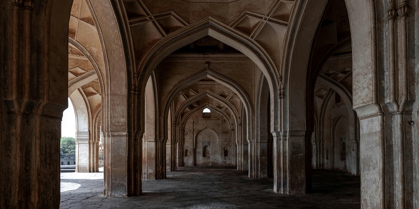 View of archway halls inside the Chudanga gada fort, reflecting the unique architecture