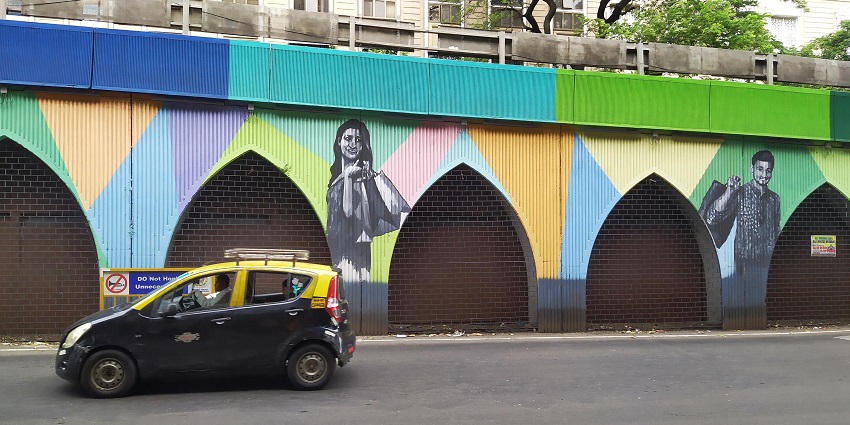 A Mumbai street leading to the biggest shopping mall in Mumbai - Phoenix Marketcity.