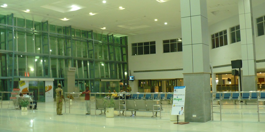 You can travel to Pauni Fort by the Dr. Babasaheb Ambedkar International Airport in Nagpur