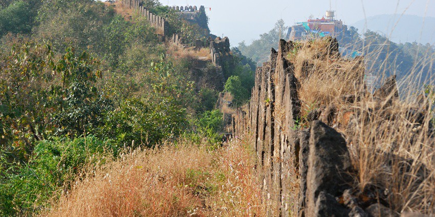 Scenic view of the fort walls amidst lush golden meadows