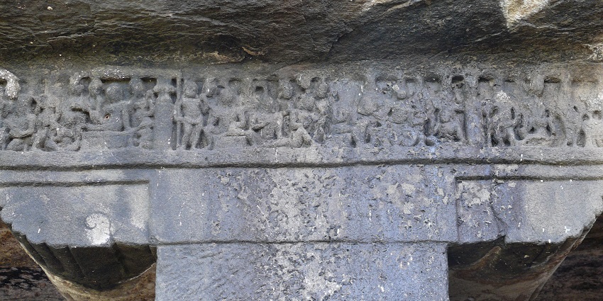 Image of the detailed carvings present on the upper side of the walls of Lonad Caves.