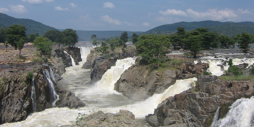 : Picture of the Papanasam waterfalls with the clear blue sky and the hills in the background