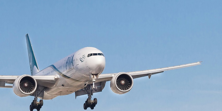 An aeroplane, one of the most convenient and easiest ways to reach Tamil Nadu.