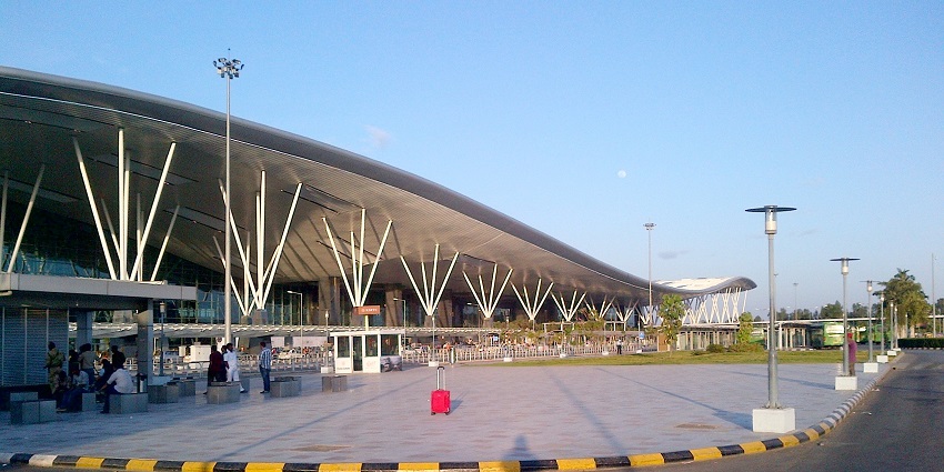 The nearest railway station to Rayakottai fort is Rayakottai Railway Station