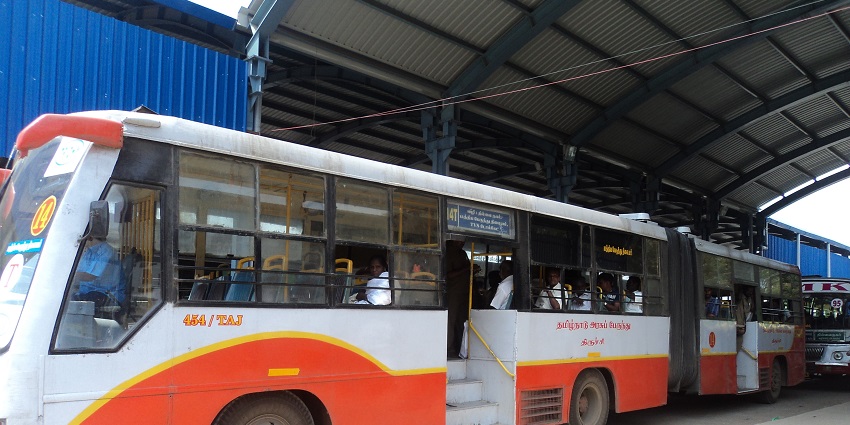 Reach Thirunageswaram Temple via bus with a heart full of wonder in Tamil Nadu.