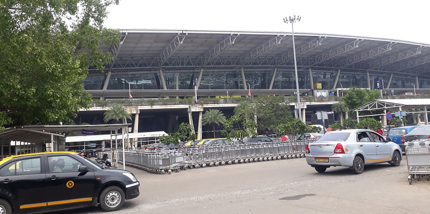 Chennai International Airport is 12 km from the Dinosaur Museum Chennai, Tamil Nadu.