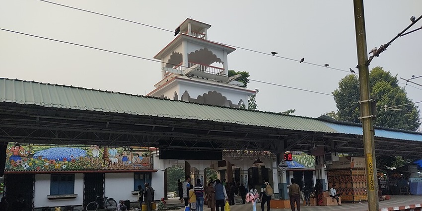 Convenient access to Kattabomman Memorial Fort via air, rail, and road