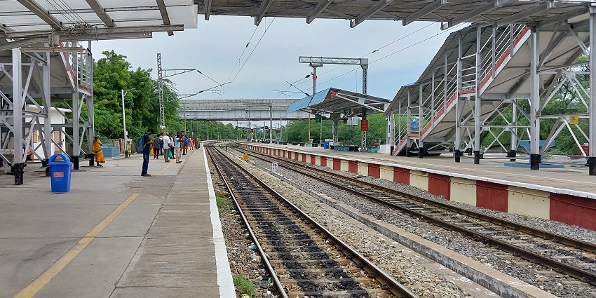 Travel options to the fort include air, train, and road routes.