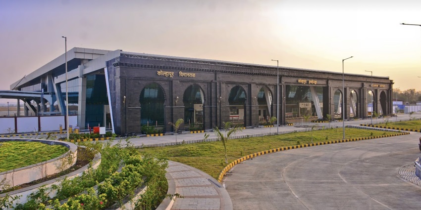 The nearest airport to Dream World Water Park in Kolhapur is Kolhapur Airport.