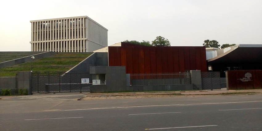 Wide angle view of the building of Bihar museum from the road
Viewers of this file can see comments and suggestions