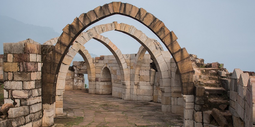 Admire the majestic architecture of Durgadi Fort, nestled in Kalyan’s calm landscape
