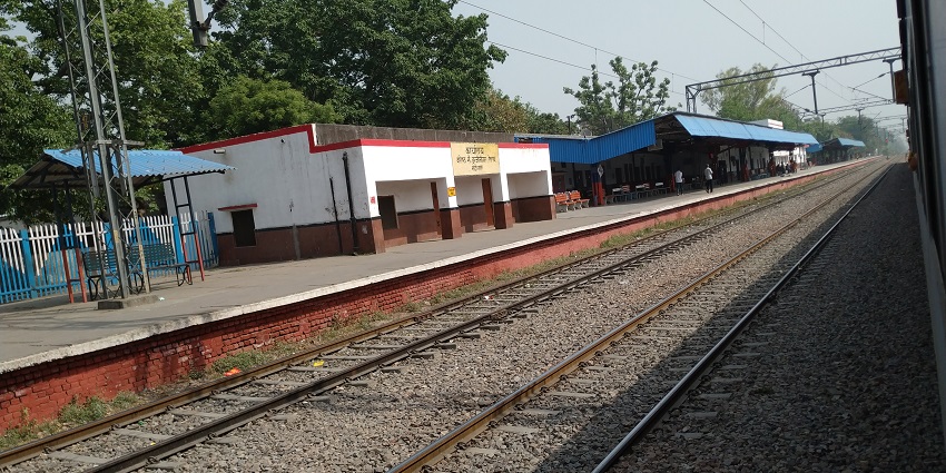 Convenient access to Fort St David Tamil Nadu, is available through Cuddalore train station.
