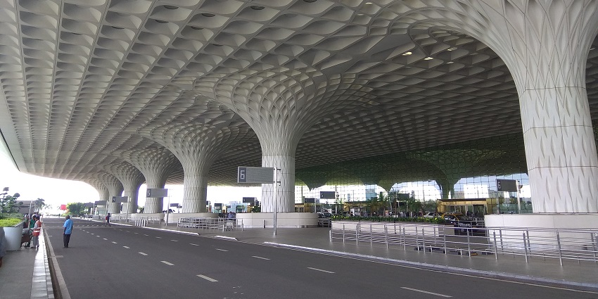 The nearest airport to Gumtara Fort is Chhatrapati Shivaji Maharaj International Airport.