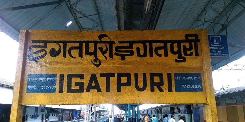 Kulang Fort is accessible via roads, trains, and flights and you can get here via the Igatpuri Railway Station