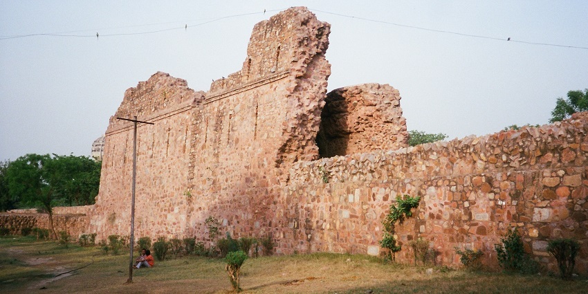 Ludhiana Fort is one of the best structures in Lodhi, Punjab with regal structures
