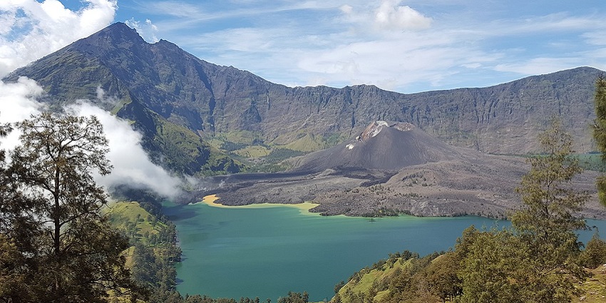 A picture of Mount Rinjani National Park's lakes to highlight the beauty of nature