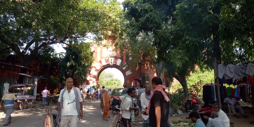 Tourists entering the area of Munger Fort