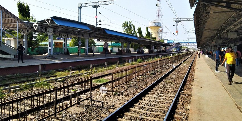 Nashik railway station is one of the best ways to reach the Nashik Fort for travellers