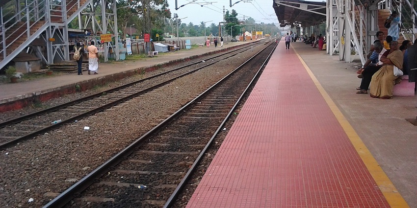 Prachitgad Fort is accessible via roads, trains, and flights.