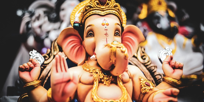 A picture of a tall idol of Lord Ganesha at the Siddhivinayak Temple in Mumbai