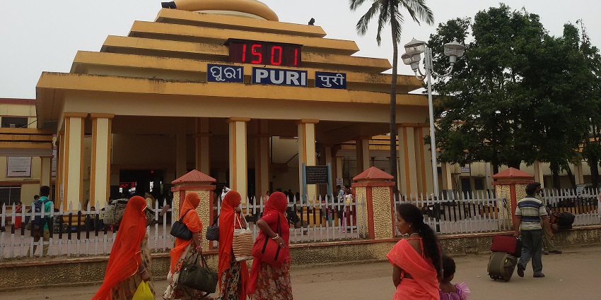 Puri Railway Station is the nearest station to Sudarshan Crafts Museum.